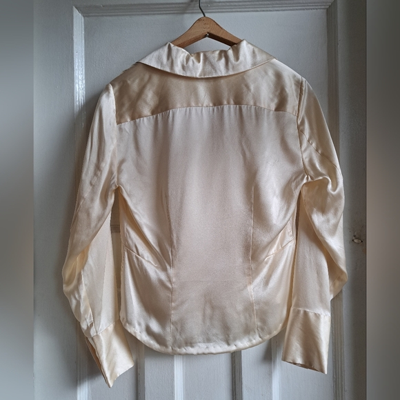 100% Silk Vintage Banana Republic Blouse - Size Small - Cream W/Notched Collar - Picture 8 of 8